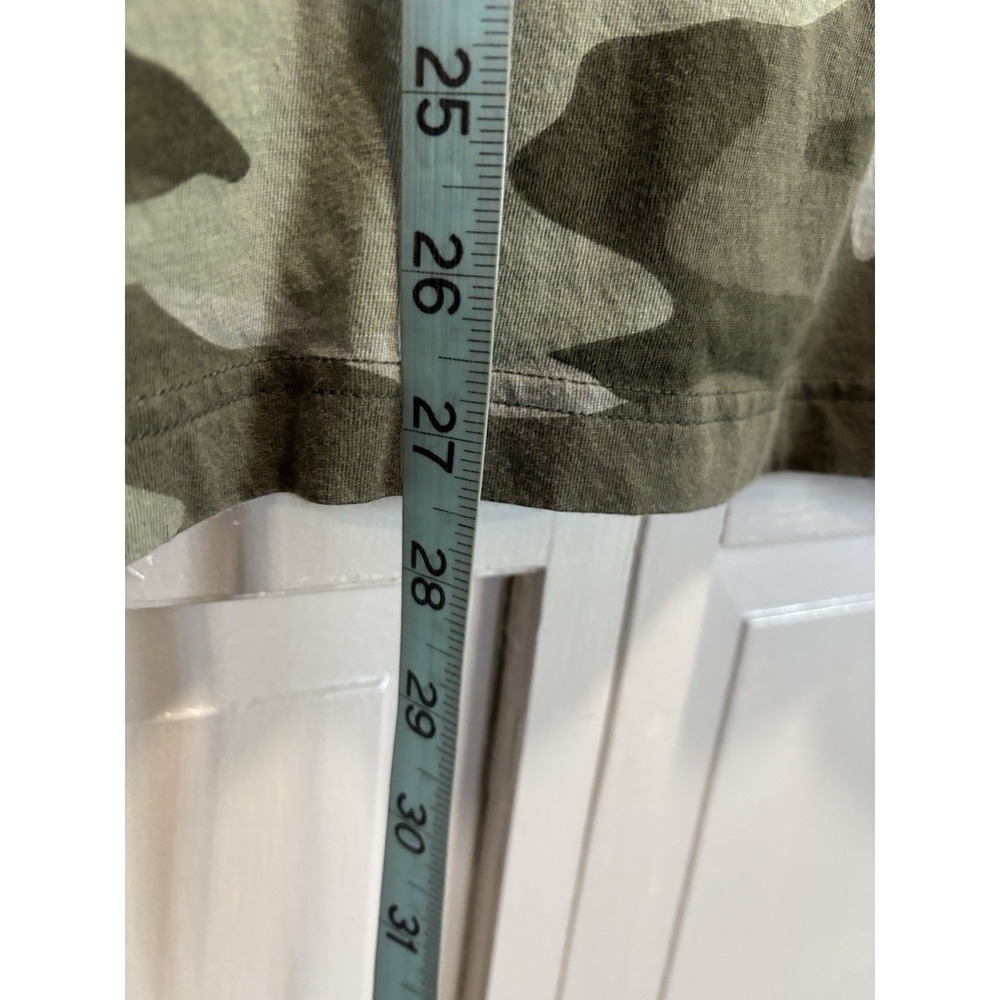 VS PINK Green Camo Round Neck Short Sleeve Top Size L Logo Sequin Graphic Flower - Picture 4 of 7